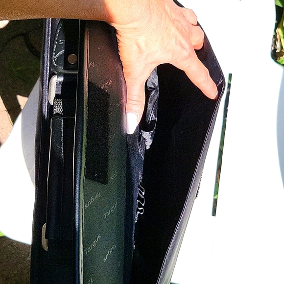 Targus Laptop Bag, Black Canvas, Faux Leather Trim, Unisex, 15.5"x11" - Picture 10 of 15